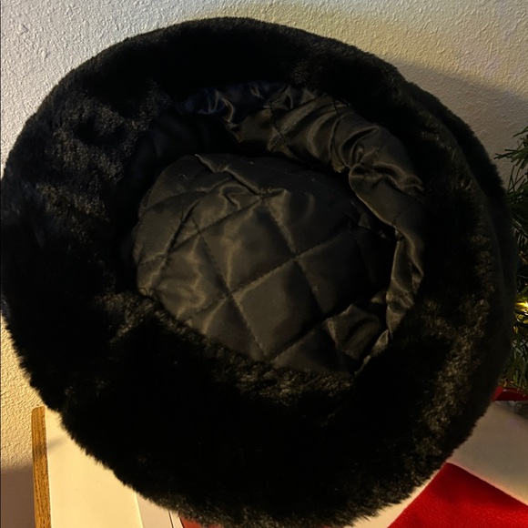 Winter Bucket hat Faux fur hat polyester lined , very Elegant, Unisex - Picture 4 of 7